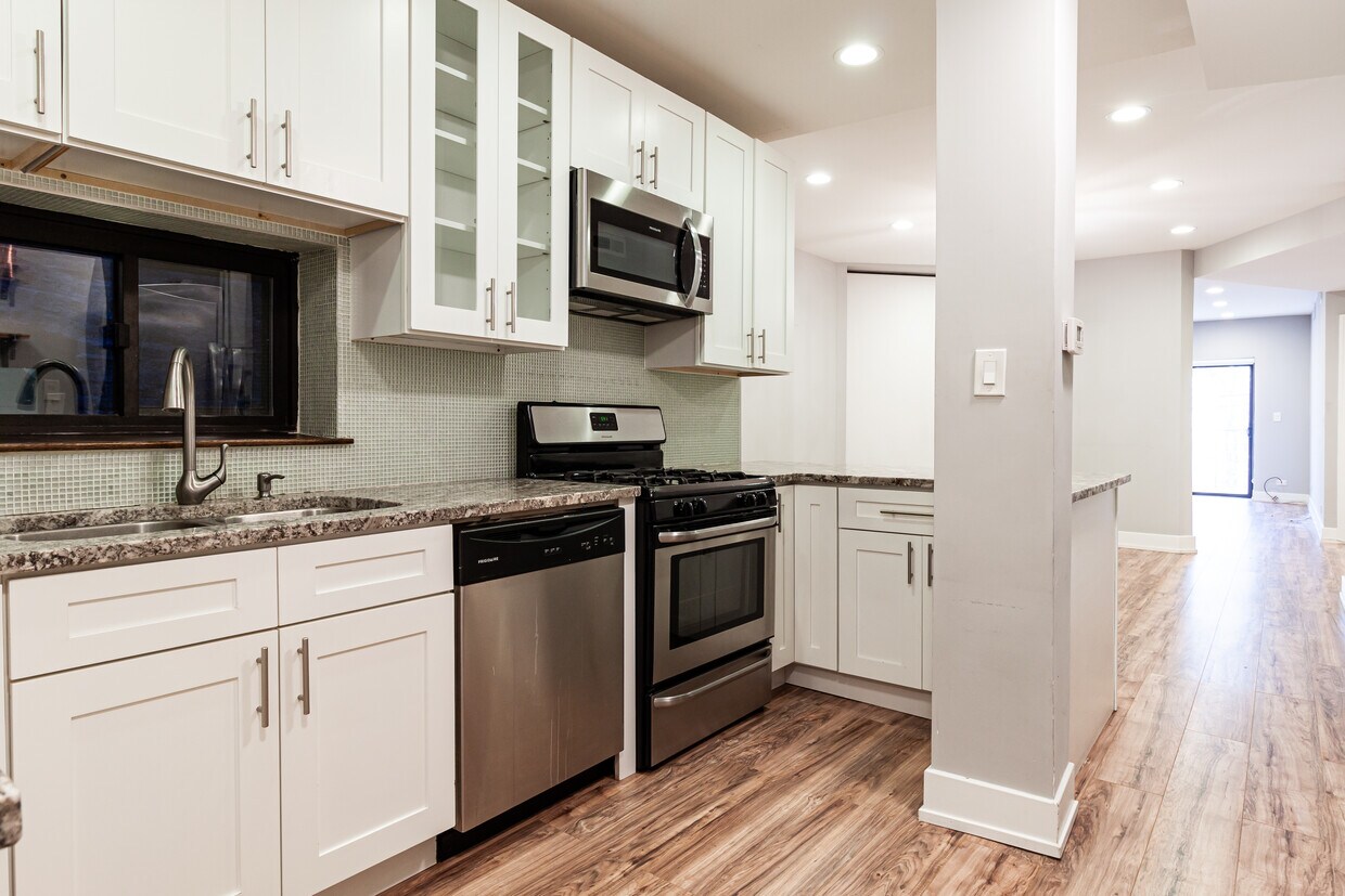 Primary Photo - 1214 N Astor St
