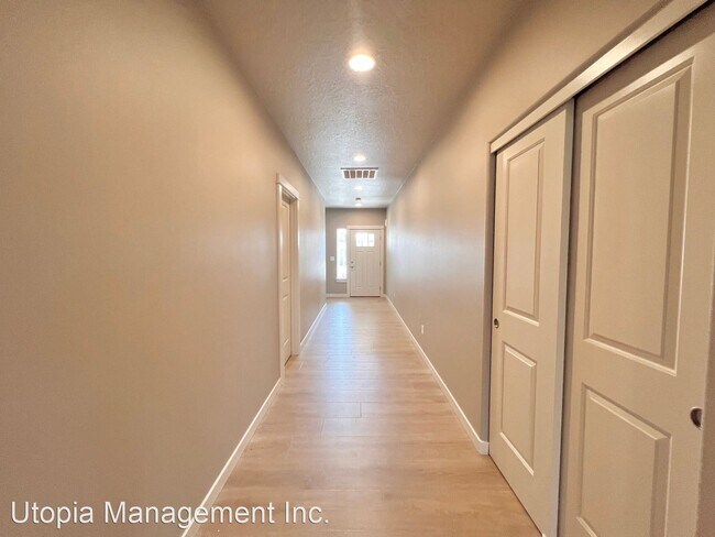 Foto del edificio - 4 br, 2 bath House - 2467 NW Ivy Way