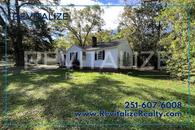 Building Photo - Charming Completely Renovated 4 Bedroom 2 ...