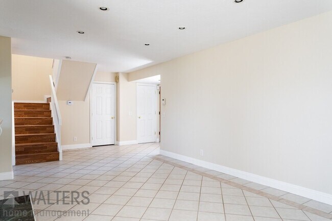 Building Photo - 8851 Via Andar