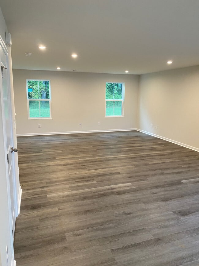 Building Photo - Room in House on Rustling Pines Ct