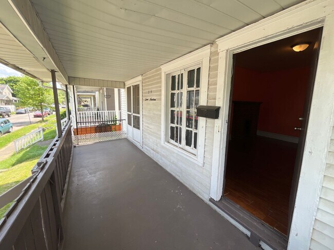 Building Photo - 3 Bedroom 1 Bathroom Single Family Home