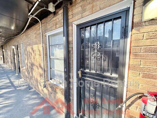 Building Photo - 139 N Claybrook St