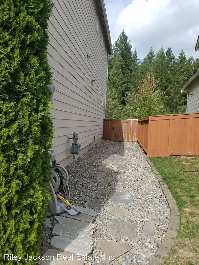 Foto del edificio - 3 br, 2.5 bath House - 9144 Periwinkle Lp NE