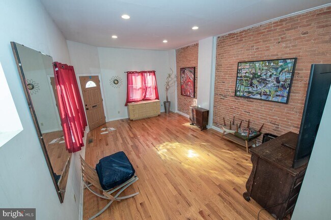 Building Photo - 1309 Dickinson St