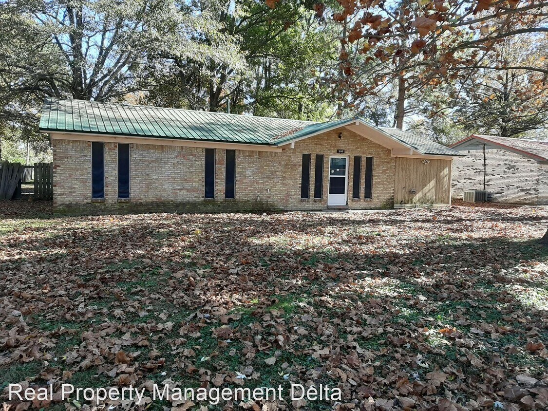 3 br, 1.5 bath House 205 S. Jim Denton St. House Rental in