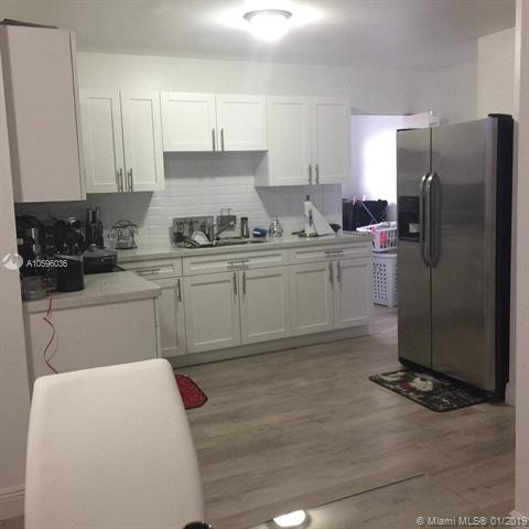 Foto principal - 573 E 8th St