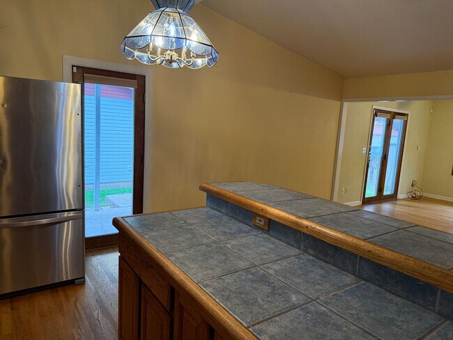 Foto del edificio - 2527 Delwood Ave