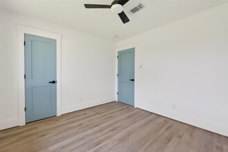 Building Photo - 1906 Shadow Bend Dr