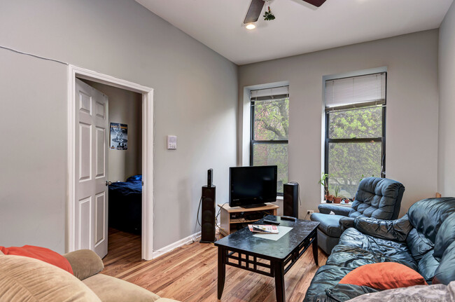 Building Photo - 1116 N Hermitage Ave