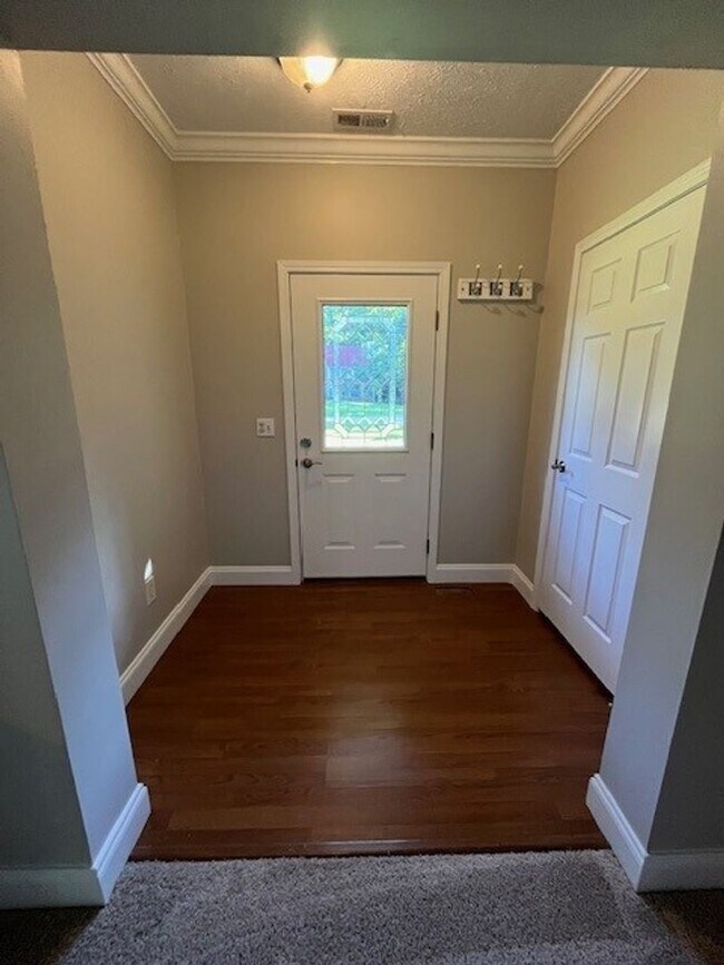 Building Photo - Charming 3-bedroom, 2-bathroom home located in the delightful community of Castle Hayne