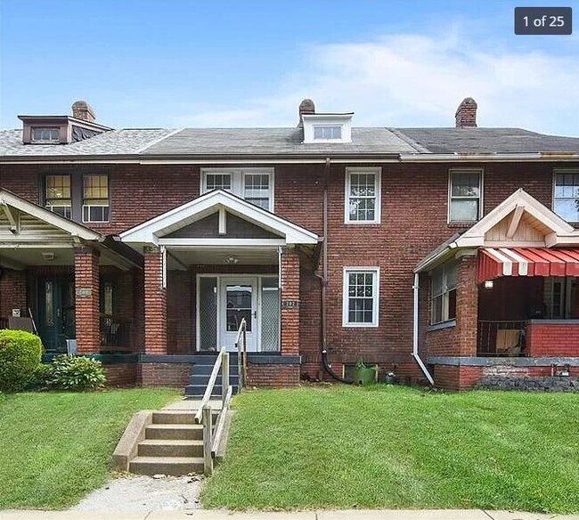 Building Photo - 202 E 19th Ave