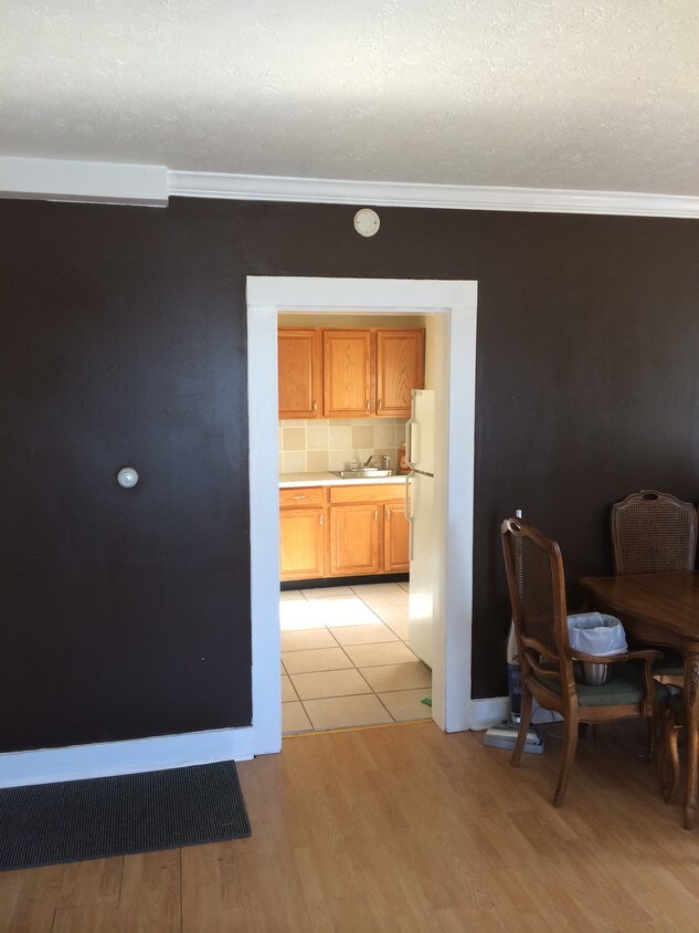 Foto principal - 323 E Elm St