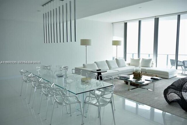 Foto del edificio - 17475 Collins Ave