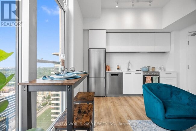 Photo du bâtiment - 101 Roehampton Ave