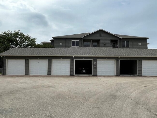 Building Photo - 2320 Gracy Farms Ln