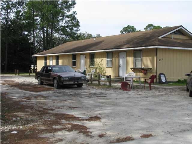 Building Photo - 2 Tri-plexes