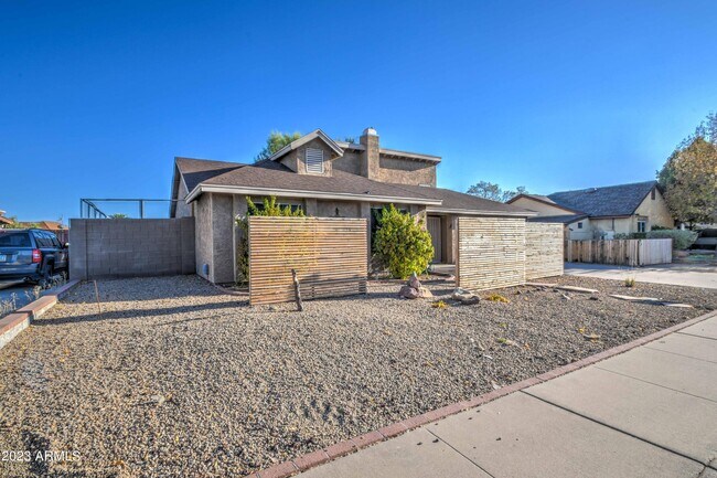 Building Photo - 2127 W Potter Dr