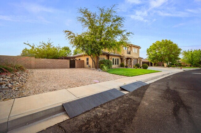Foto del edificio - "Spacious 5-Bed Oasis with 3 Baths in Washington, UT – 3,171 Sq Ft of Comfort!"