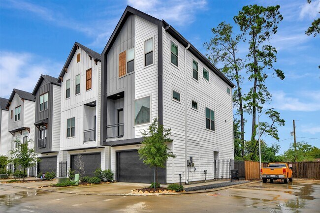 Building Photo - 3704 Creekmont Grn Ln