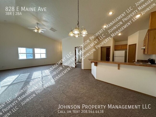 Building Photo - 828 E Maine Ave