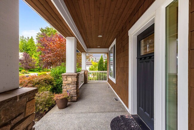 Building Photo - Spacious 5-Bedroom Home with Loft in Beautiful Carnation