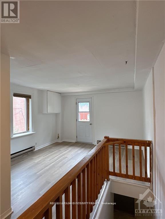 Photo du bâtiment - 137-137 Elm St