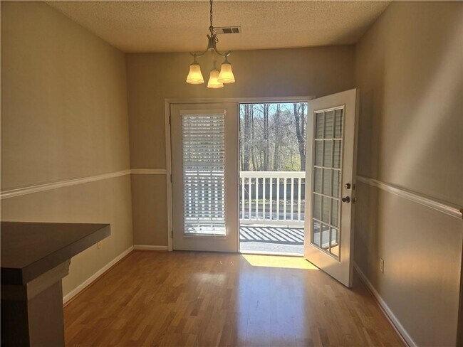 Foto del edificio - 1114 Woodland Ln