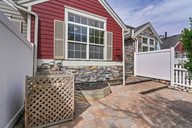 Building Photo - $3,125 - 3Bed/ 3.5 Bath Townhome with Fini...