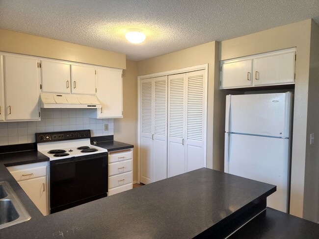 Building Photo - 102 N 48th Ave