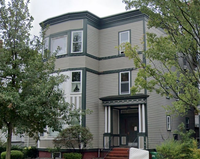 Building Photo - 1576 Cambridge St