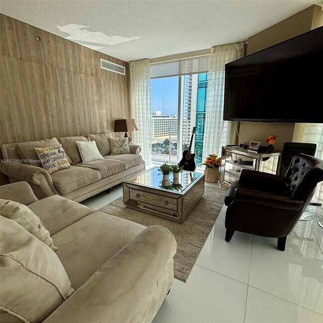 Foto del edificio - 150 Sunny Isles Blvd