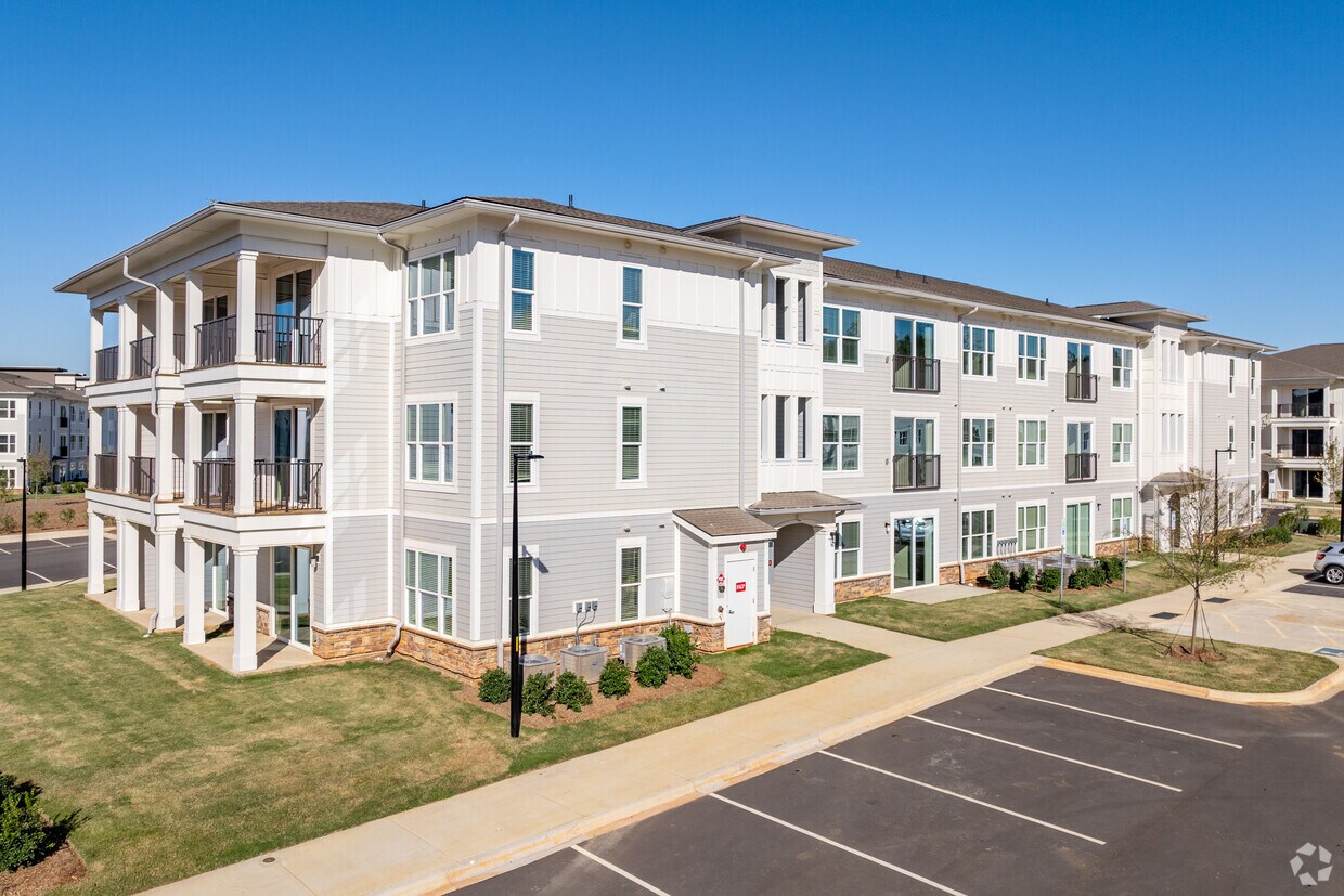 LakePointe Apartments - LakePointe