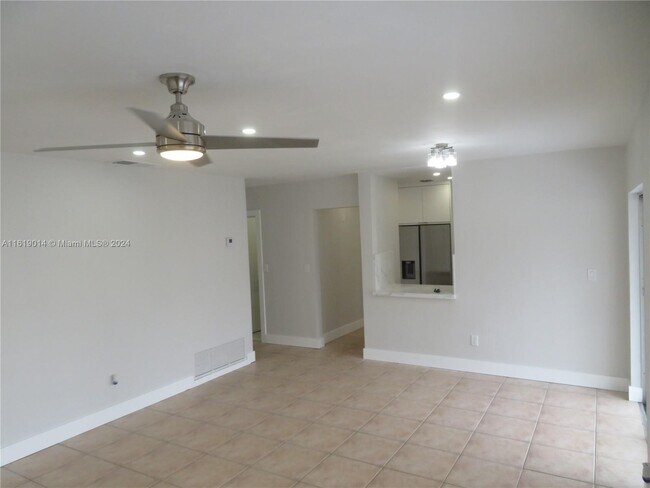 Building Photo - 7328 Miami Lakeway S