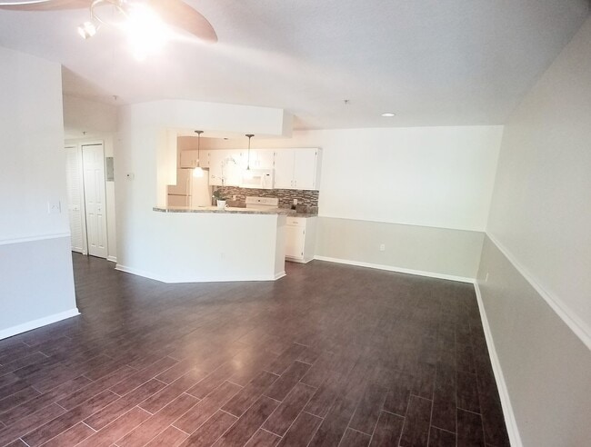 Building Photo - Gorgeous 1/1 Condo for Rent at The Crest c...