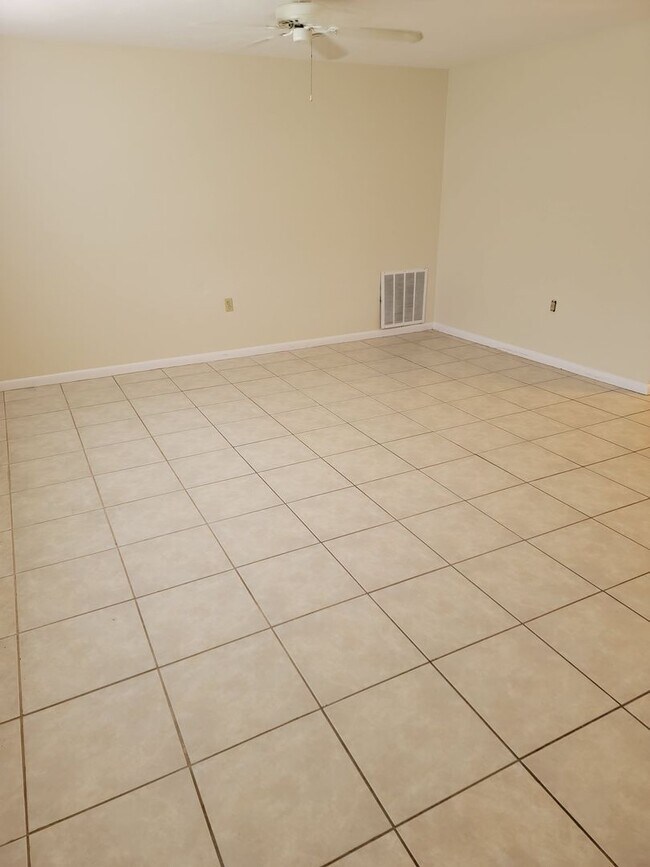 Building Photo - Big and Beautiful 2/2/1 in Beverly Hills!!!