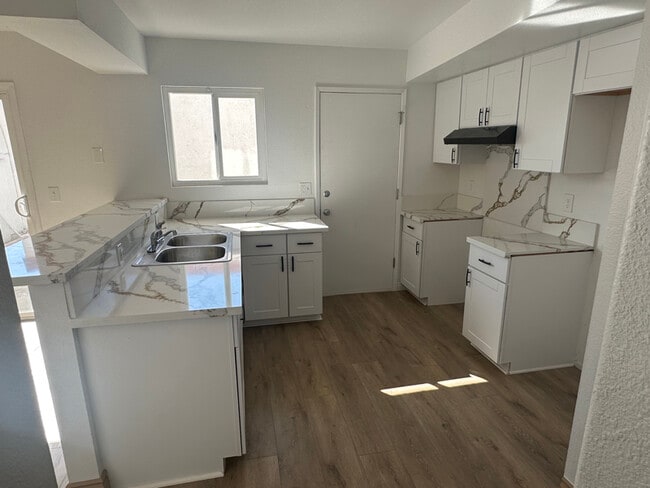 Foto del edificio - 347 N Eucalyptus Ave