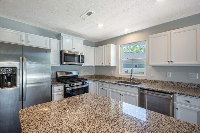 Foto del edificio - Gorgeous Newer Home in New Development