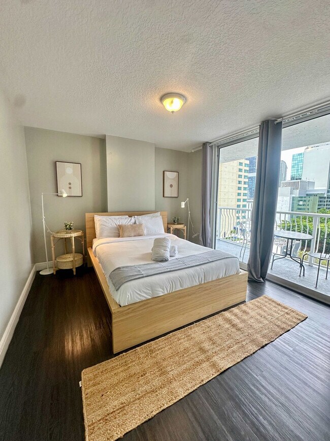 Building Photo - 1200 Brickell Bay Dr