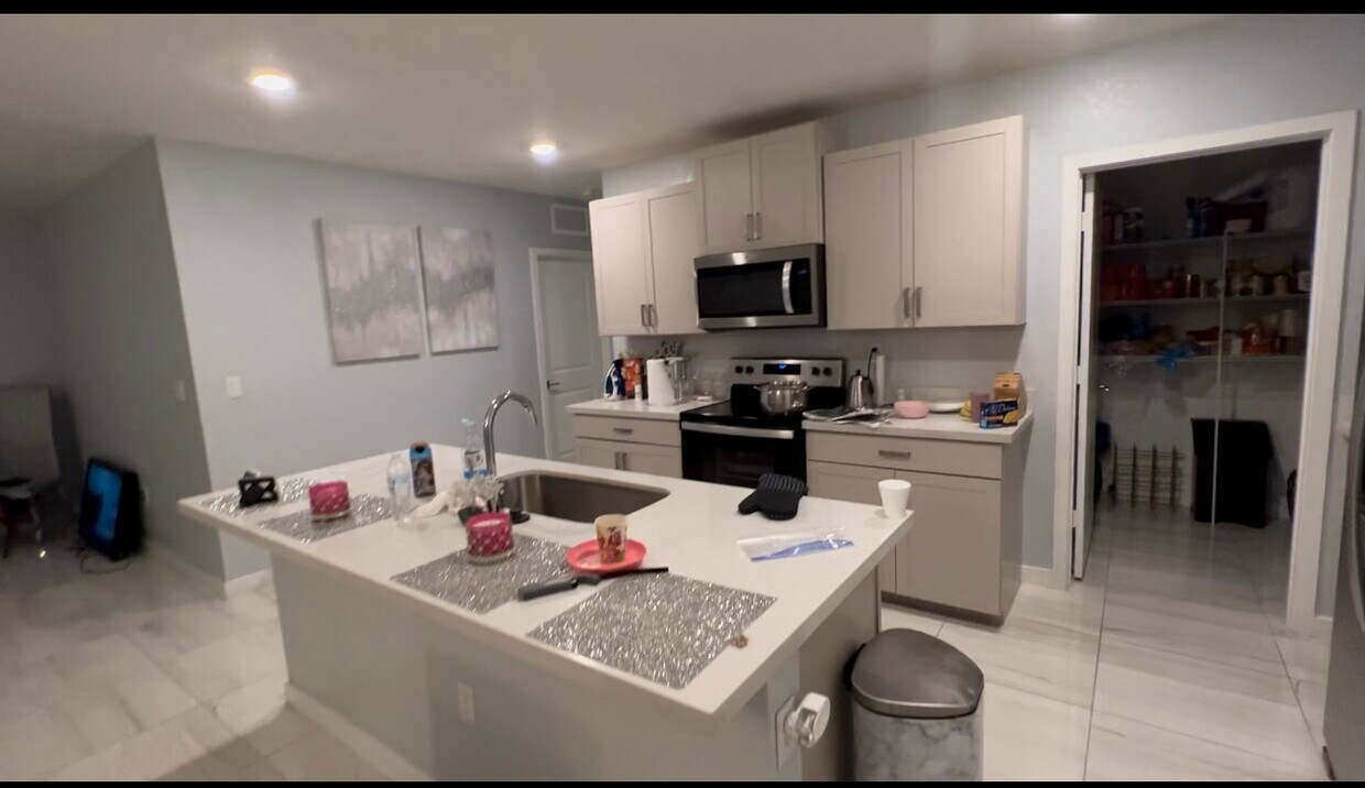 Primary Photo - 462 NE 6th Pl