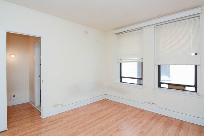 Foto del edificio - 3335 W Diversey Ave