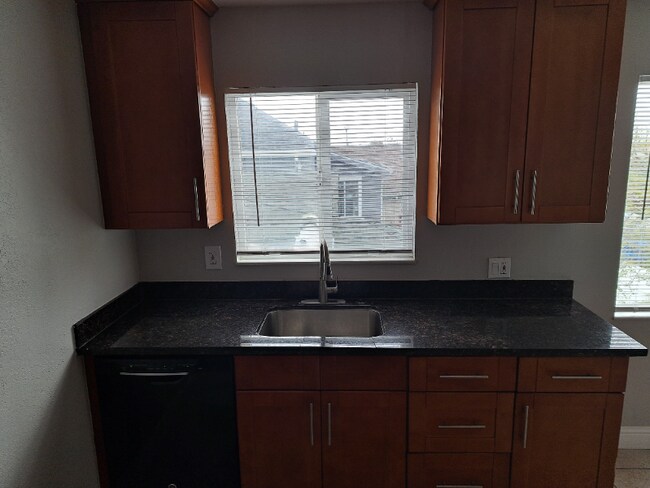 Foto del edificio - 2641 74th Ave