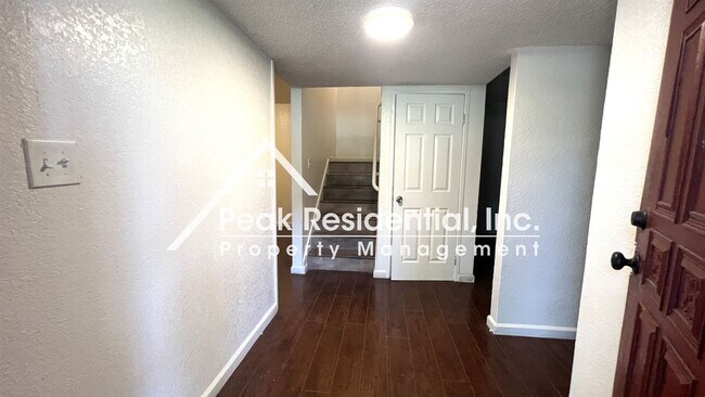 Building Photo - 5 br, 2 bath House - 710 Northfield Dr #A