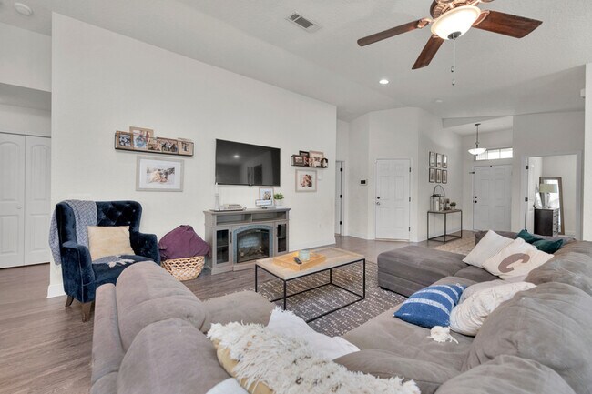 Building Photo - 6294 Post Oak Ln