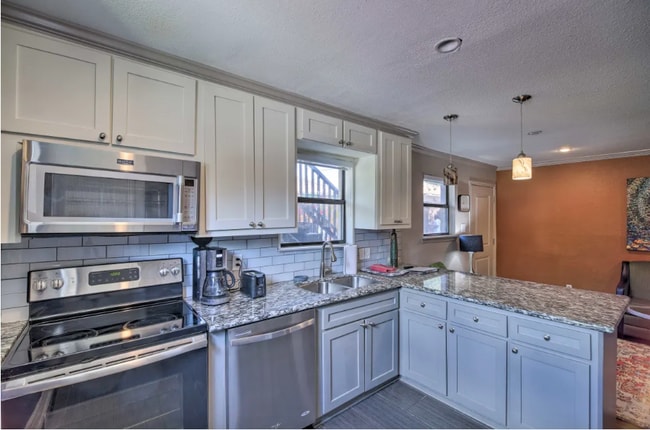 Photo - 2211 Blodgett St Apartment