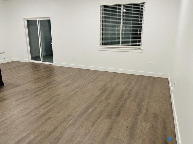 Building Photo - 22 410 W