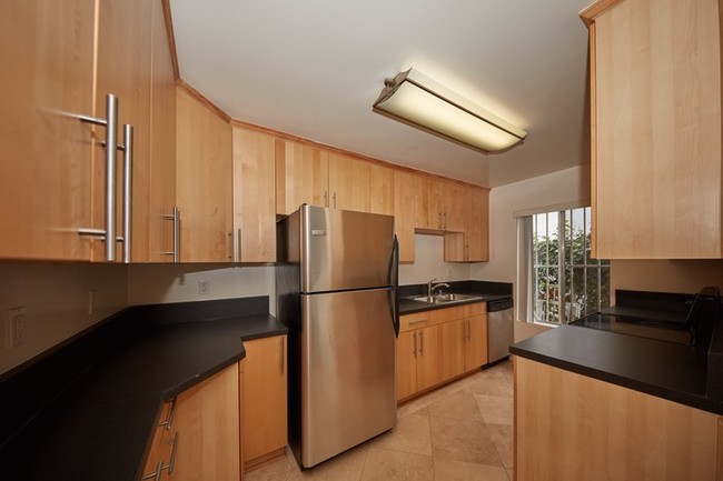 Building Photo - 1811 S Bentley Ave