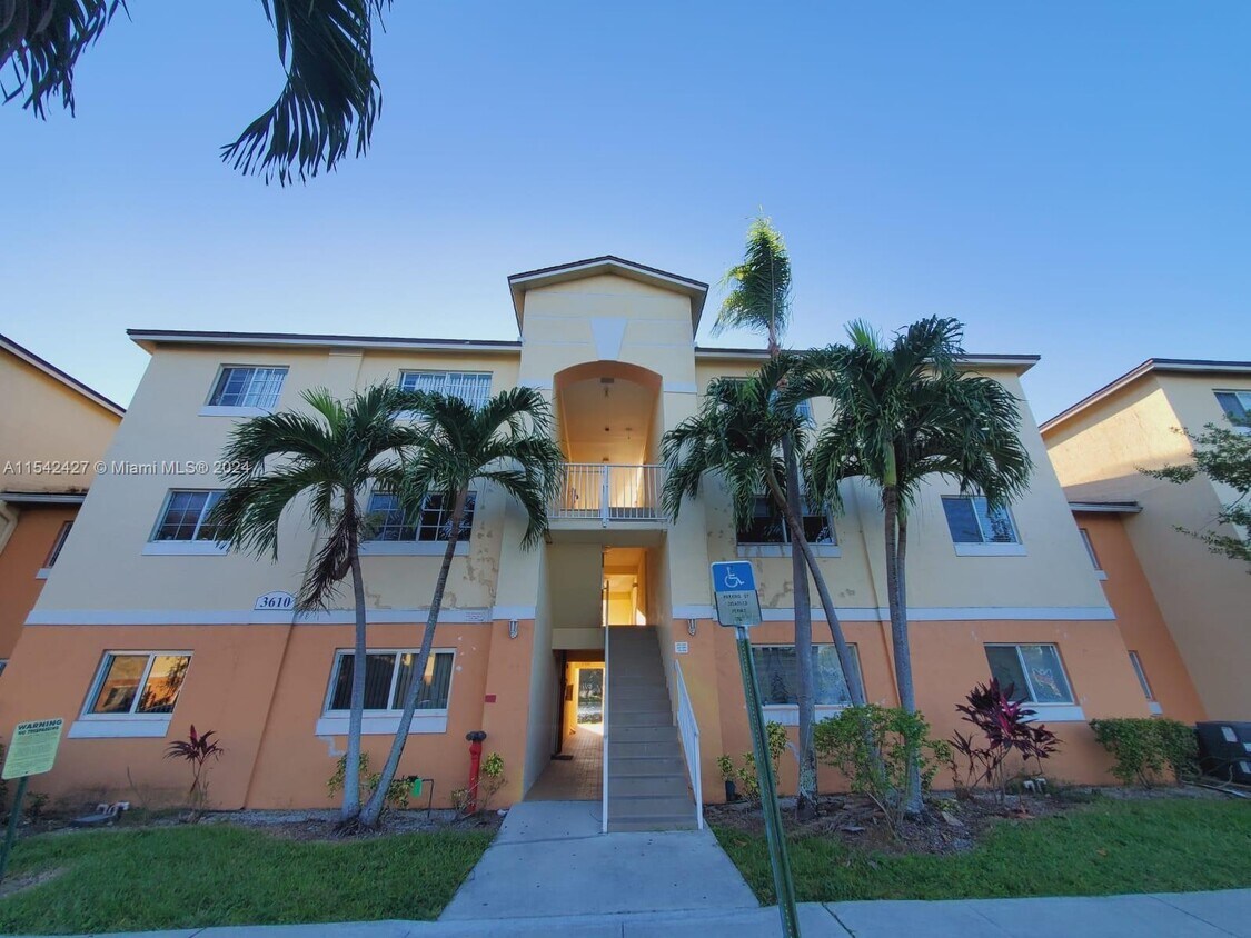 3610 N 56th Ave Unit 215, Hollywood, FL 33021 Condo for Rent in