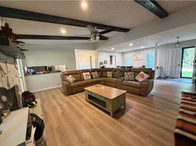 Foto del edificio - 2532 Hidden Hills Dr