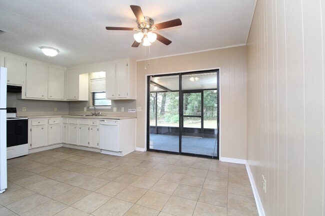 Foto del edificio - 4BR Ranch-Style Home off Olive Rd – Fenced Yard & Garage – Available 2/2